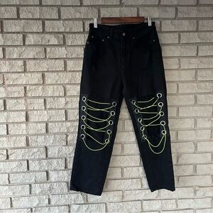 Carmar Black Denim Straight Legged Open Knee Jeans
Size 26